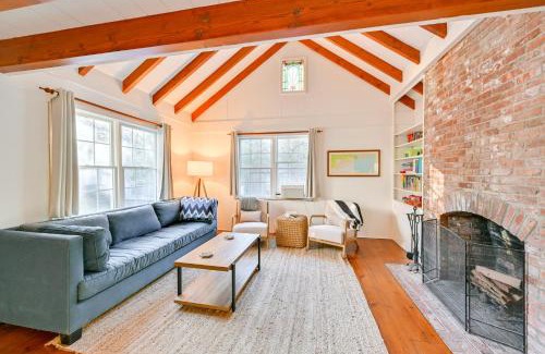 Beach Hampton House | Walk to Amagansett Beach Cottage with Deck!