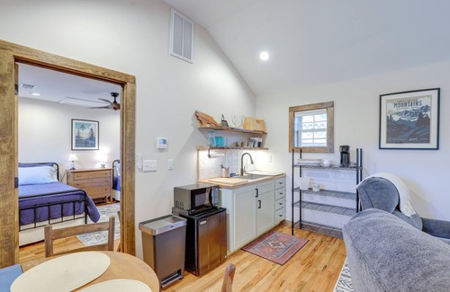 Hot Springs Cabin | Walk to Appalachian Trail: Hot Springs Hideaway