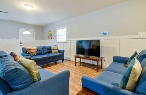 Atlantic Beach House | Walk to Atlantic Beach Family Gem with Fenced Yard