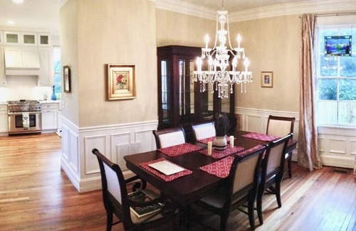 Falconhurst House | Walk to AVL's TOP restaurants, pubs, etc. Ashehville’s historic Falconhurst area