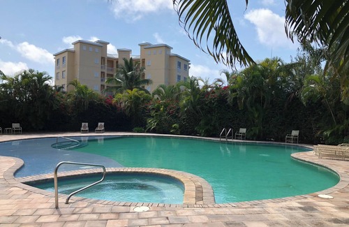 Bahamia West Condo | Walk to Bahamia Beach