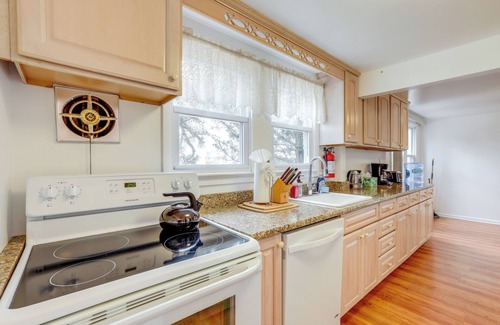 Surf City Apartment | Walk to Bay & Ocean: Pet-Friendly Surf City Apt