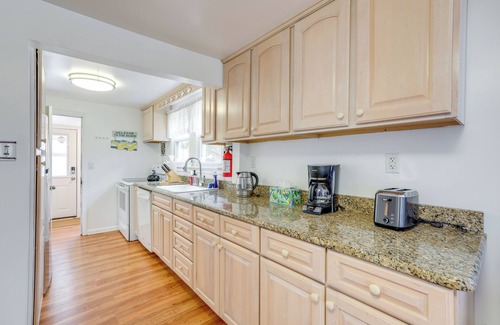 Surf City Apartment | Walk to Bay & Ocean: Pet-Friendly Surf City Apt