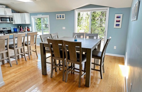 North Eastham House | Walk to Bay Side Beaches in this Dog Friendly, Sun-Filled Home (10 person MAX)