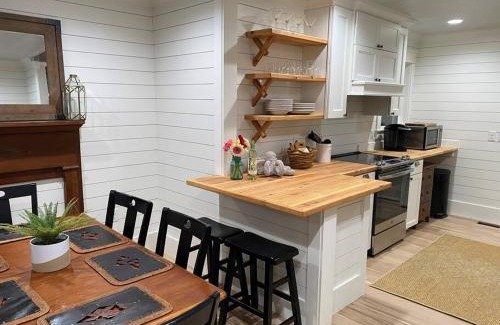 Pigeon Point House | Walk to Bay Street and Historic Downtown Beaufort! Close to Parris Island MCRD!