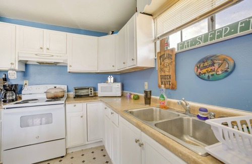 Delacroix House | Walk to Bayou Lery: St Bernard Home w/Kayaks!