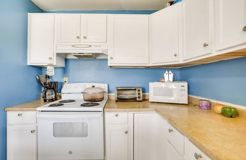 Delacroix House | Walk to Bayou Lery: St Bernard Home w/Kayaks!