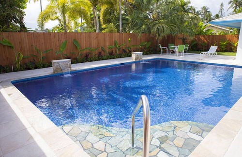 Kailua House | Walk to beach, 3 bd, 2 bth private house, heated pool, yard, AC, WIFI, parking
