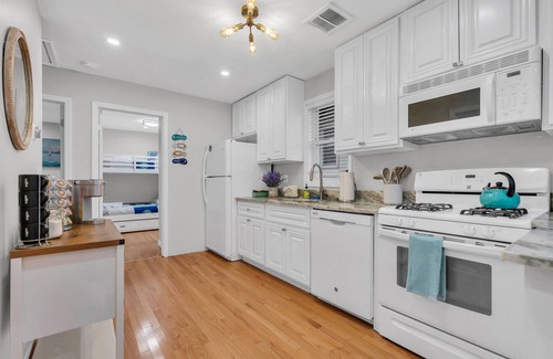 Seaside Heights Cottage | Walk to Beach! 4 Beach Badges Included. BBQ + Fire Pit. Towels + Linens Included