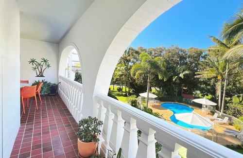 Point Lookout Apartment | Walk to beach, air conditioned and spacious.