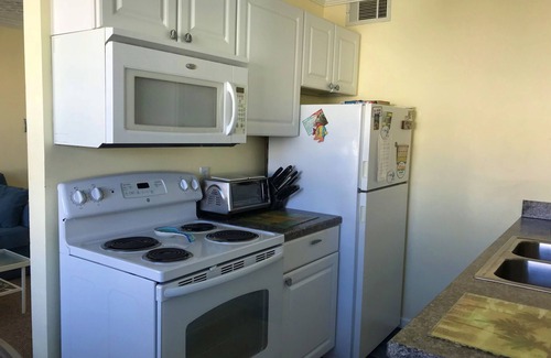 Northeast Virginia Beach Condo | Walk to beach BEAUTIFUL 2BR 1BA condo