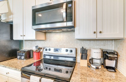 Galveston Condo | Walk to Beach: Condo w/Bay View in Galveston
