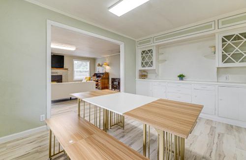 Smith River House | Walk to Beach Cozy Home with Deck in Smith River!