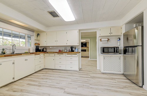 Smith River House | Walk to Beach: Cozy Home w/Deck in Smith River!