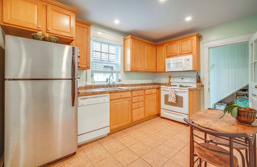 Ventnor City Apartment | Walk to Beach: Dog-Friendly Ventnor City Retreat!