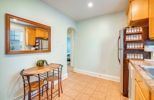 Ventnor City Apartment | Walk to Beach: Dog-Friendly Ventnor City Retreat!