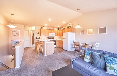 Long Beach House | Walk to beach & downtown, Pets Ok (Nautical)