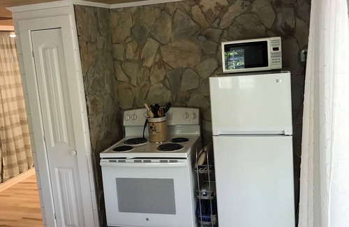 Long Beach Apartment | Walk to Beach, Eateries & Pickle Ball/Tennis Court. Designated parking spot.