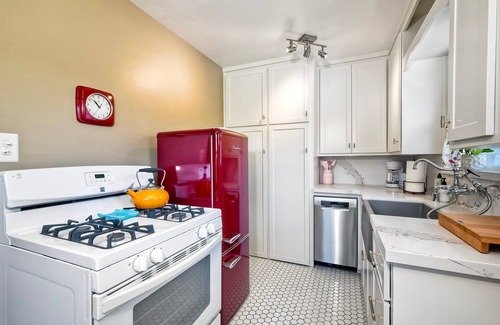 Carlsbad Condo | Walk To Beach | EV Charger | Outdoor Dining | 2BR