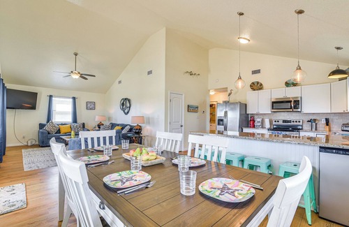 Freeport House | Walk to Beach: Gulf-View Home in Surfside Beach!