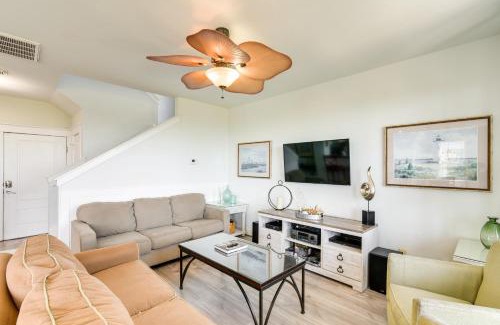 Galveston House | Walk to Beach Galveston Home with Resort Perks!
