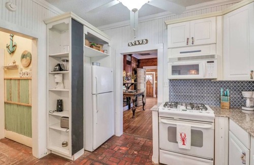 Gulfport House | Walk to Beach! Game Room! Pets! Screened porch!
