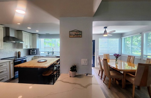 South Island House | Walk to Beach Immaculate Double Masters + 1 Bedroom Sleeps 8
