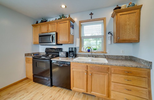 Edinboro Cottage | Walk to Beach, Lake Edinboro Views: 'Camp Dickson'