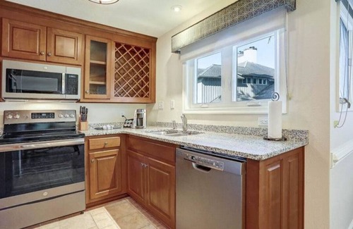 Kingsmill Condo | Walk to beach, large lovely condo by lake in "Kingsmill on the James"