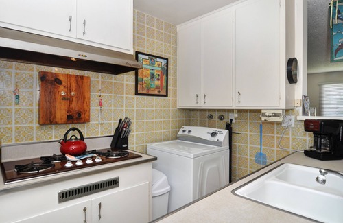San Clemente House | Walk to Beach! Lovely San Clemente 2BD/1BA - Coastal Breezes!