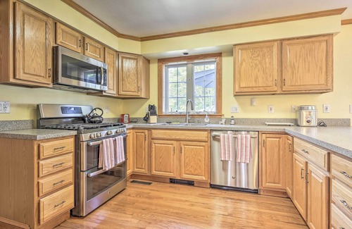 Buzzards Bay House | Walk to Beach on Buzzards Bay: Onset Home w/Deck!