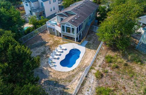 Duck House | Walk to Beach or Sound Pool & Hot Tub