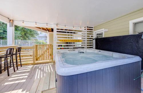 Duck House | Walk to Beach or Sound Pool & Hot Tub