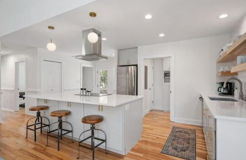 Duck House | Walk to Beach or Sound Pool & Hot Tub