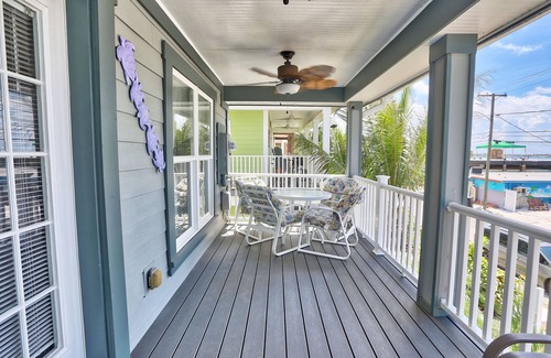 Gulfport House | ☀️Walk to Beach🐬Private Deck🌴Comfort Cove🌊Walking Distance to Restaurants