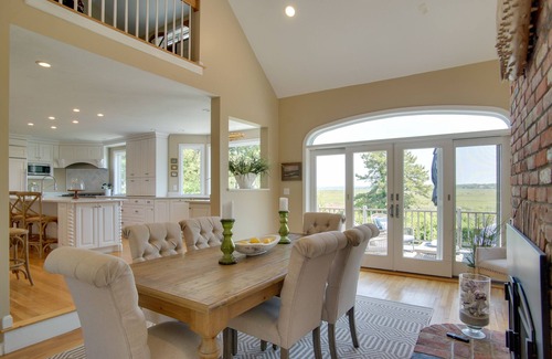 West Barnstable House | Walk to Beach: Spacious Cape Cod Abode w/Deck!
