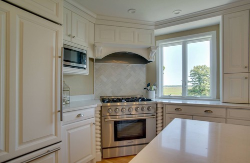 West Barnstable House | Walk to Beach: Spacious Cape Cod Abode w/Deck!