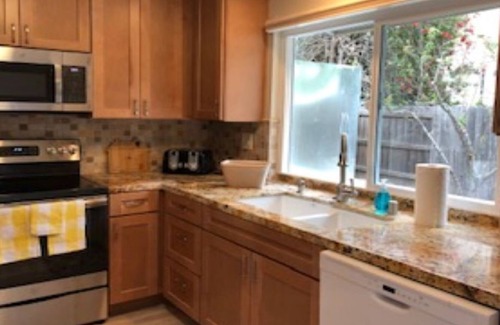 Goleta Apartment | Walk to Beach, Sleeps 5 to 6, Santa Barbara/Goleta