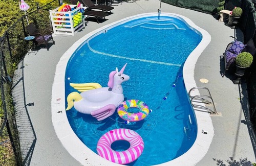 Old Orchard Beach Apartment | Walk to Beach & Pier | 1BR Suite with Pool & Kitchenette