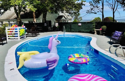 Old Orchard Beach Apartment | Walk to Beach & Pier | 1BR Suite with Pool & Kitchenette