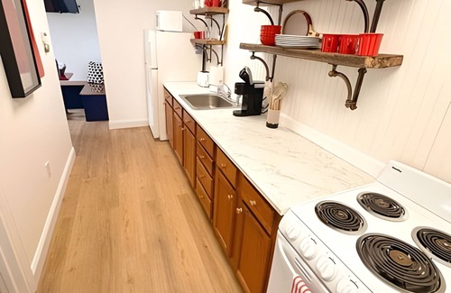 Old Orchard Beach Apartment | Walk to Beach and Pier in Old Orchard Beach