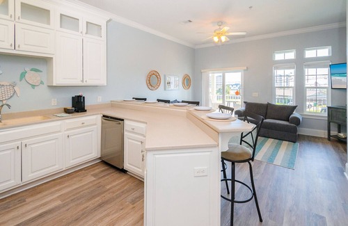 El Centro Beach House | WALK TO BEACH! Spacious, Sleeps 12! Gulf View, Pool