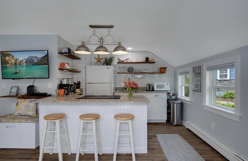 Hyannis Apartment | Walk To Beaches, Main Street, and Harbor. 2BR Cottage. Quiet Area. Captain Gosnold Village M6