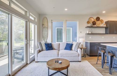 Lincoln City House | Walk to Beaches: 'Siletz Bay Bliss' Townhome