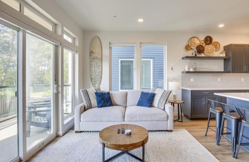 Lincoln City House | Walk to Beaches Siletz Bay Bliss Townhome
