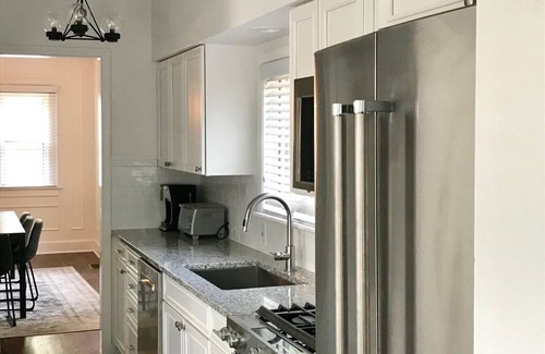 Angell House | Walk to Big House, campus-bars-restaurants. Fully renovated & HUGE. Sleeps 12.