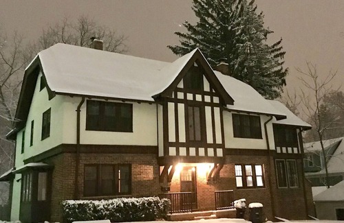 Angell House | Walk to Big House, campus-bars-restaurants. Fully renovated & HUGE. Sleeps 12.