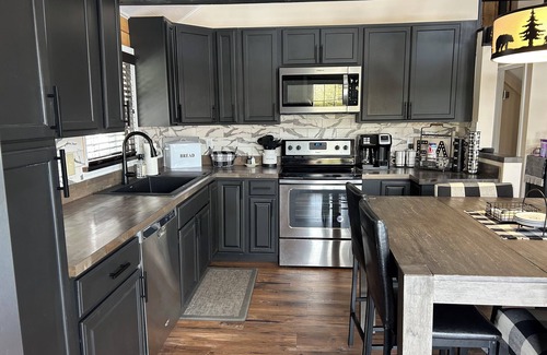 DuBois Cabin | WALK TO BIMINI BEACH! 5 Bedrooms/3 Baths/Sleeps 10
