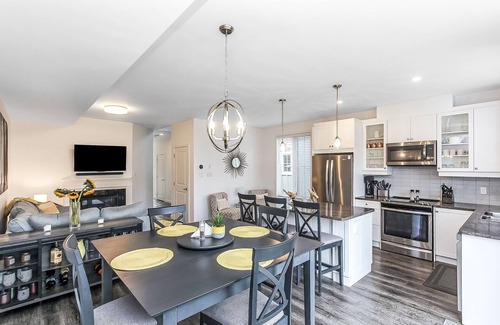 The Blue Mountains House | Walk to Blue Mountain Village & Bike to Downtown/Main Street. Community Pool.