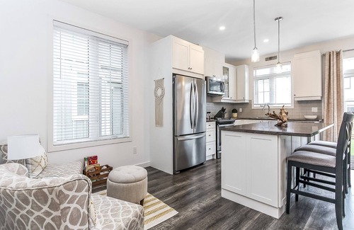 The Blue Mountains House | Walk to Blue Mountain Village & Bike to Downtown/Main Street. Community Pool.